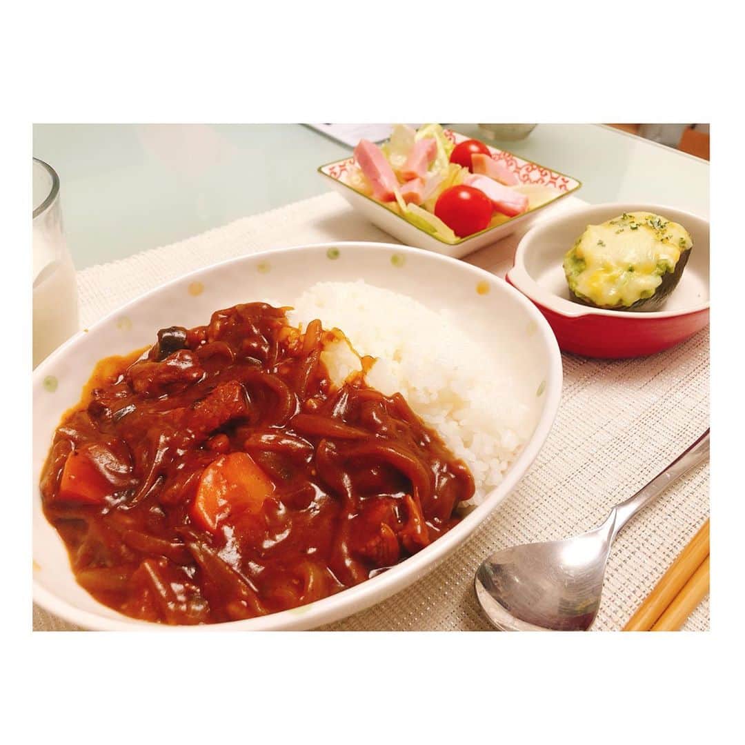 白戸ゆめのさんのインスタグラム写真 - (白戸ゆめのInstagram)「🤤🍴 . クリスマスパーティーの おいしいケーキとごはんを💝 . 寝る前に飯テロ〜👻 おやすみなさい🌙 . #ルタオ #アイスケーキ #可愛すぎる そして#定番 の #ドゥーブルフロマージュ #🧀 #お祝いのケーキは決まってこれ #一鶴 #骨付鳥 #🍣 #🍕 #🍾 #ワイン #🍷 #チーズフォンデュ . #おまけ #ゆめごはん #カレー #🍛 #🥑 #ハヤシライス ではないですよ？笑」12月28日 0時01分 - yumeno.s_