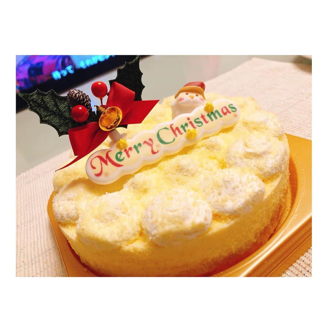 白戸ゆめのさんのインスタグラム写真 - (白戸ゆめのInstagram)「🤤🍴 . クリスマスパーティーの おいしいケーキとごはんを💝 . 寝る前に飯テロ〜👻 おやすみなさい🌙 . #ルタオ #アイスケーキ #可愛すぎる そして#定番 の #ドゥーブルフロマージュ #🧀 #お祝いのケーキは決まってこれ #一鶴 #骨付鳥 #🍣 #🍕 #🍾 #ワイン #🍷 #チーズフォンデュ . #おまけ #ゆめごはん #カレー #🍛 #🥑 #ハヤシライス ではないですよ？笑」12月28日 0時01分 - yumeno.s_