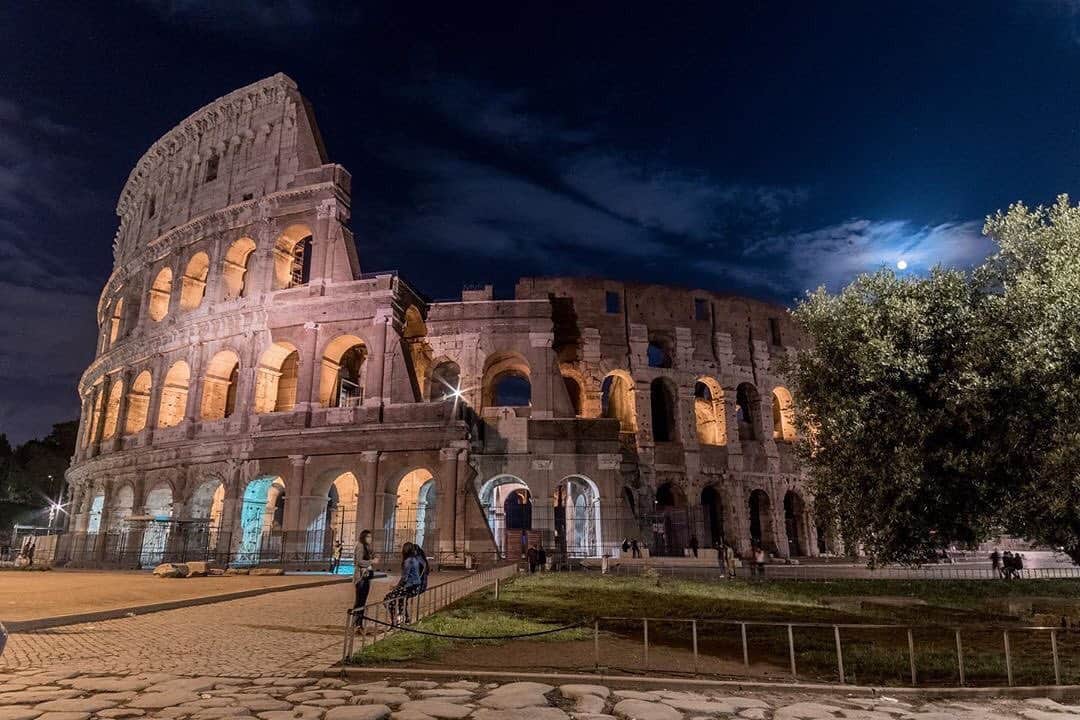 Ricoh Imagingさんのインスタグラム写真 - (Ricoh ImagingInstagram)「A beautiful capture of the Roman Colosseum taken by our #teampentax fan @mattiafucili with his #pentaxks2.」12月28日 0時14分 - ricohpentax