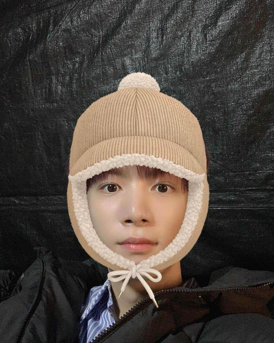 JR のインスタグラム：「변신! 러브눈에만 이쁘면 오케이!☘️」
