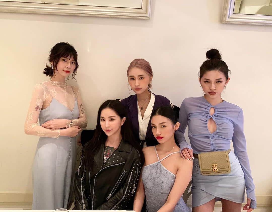 Abby Chenのインスタグラム：「🍒我愛妳們🍒 @par_19  @chinhcy  @rynhanx  @wang__wei___」