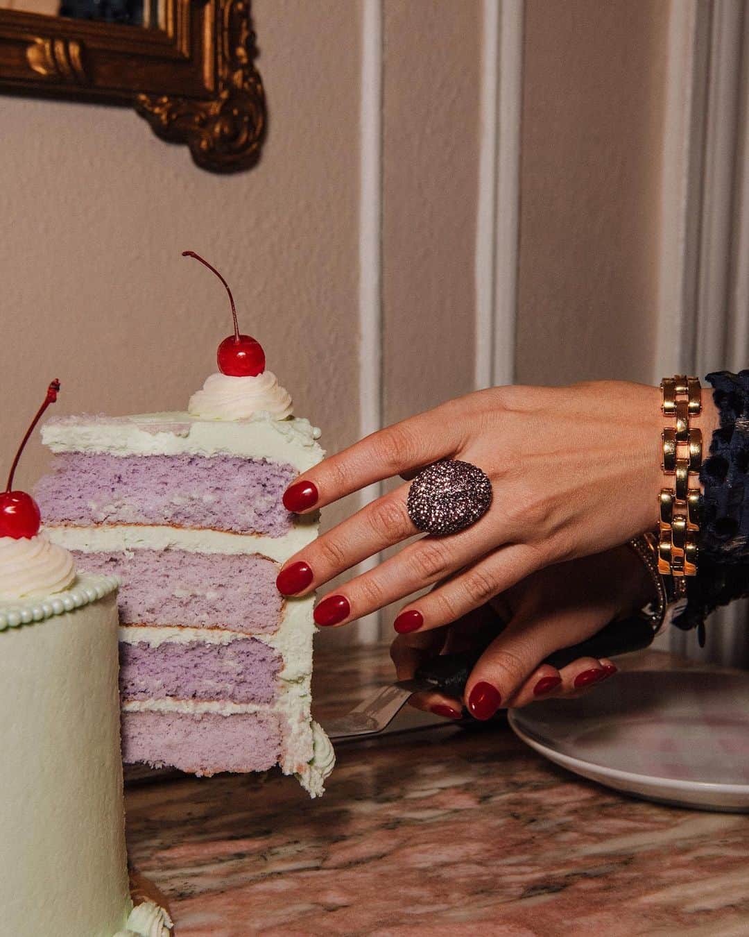 ケイト・スペードさんのインスタグラム写真 - (ケイト・スペードInstagram)「it’s friday. have that extra slice of cake. 🍰#katespade #loveinspades」12月28日 0時26分 - katespadeny