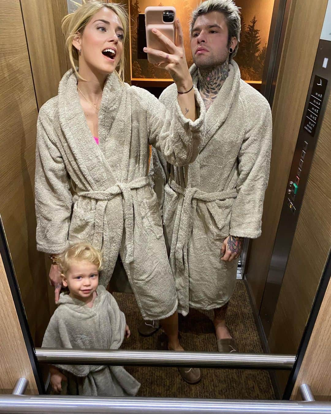 キアラ・フェラーニさんのインスタグラム写真 - (キアラ・フェラーニInstagram)「Spa morning for The Ferragnez 🧖🏼‍♀️」12月28日 0時29分 - chiaraferragni