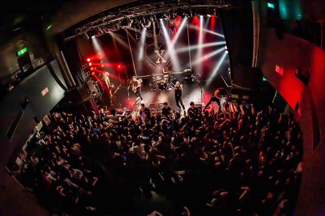 Crystal Lakeさんのインスタグラム写真 - (Crystal LakeInstagram)「Thank you @deviluse_com Exclaim! This was the last show of this year in our home country Japan. It was SUPERB! And congratulations DEVILUSE 20th anniversary 🎉  Photo 1: @kouhey0622  Photo 2-9: @taka_tallman  #CrystalLake #Shadows #Kemuri #Deviluse」12月28日 0時34分 - crystallake777