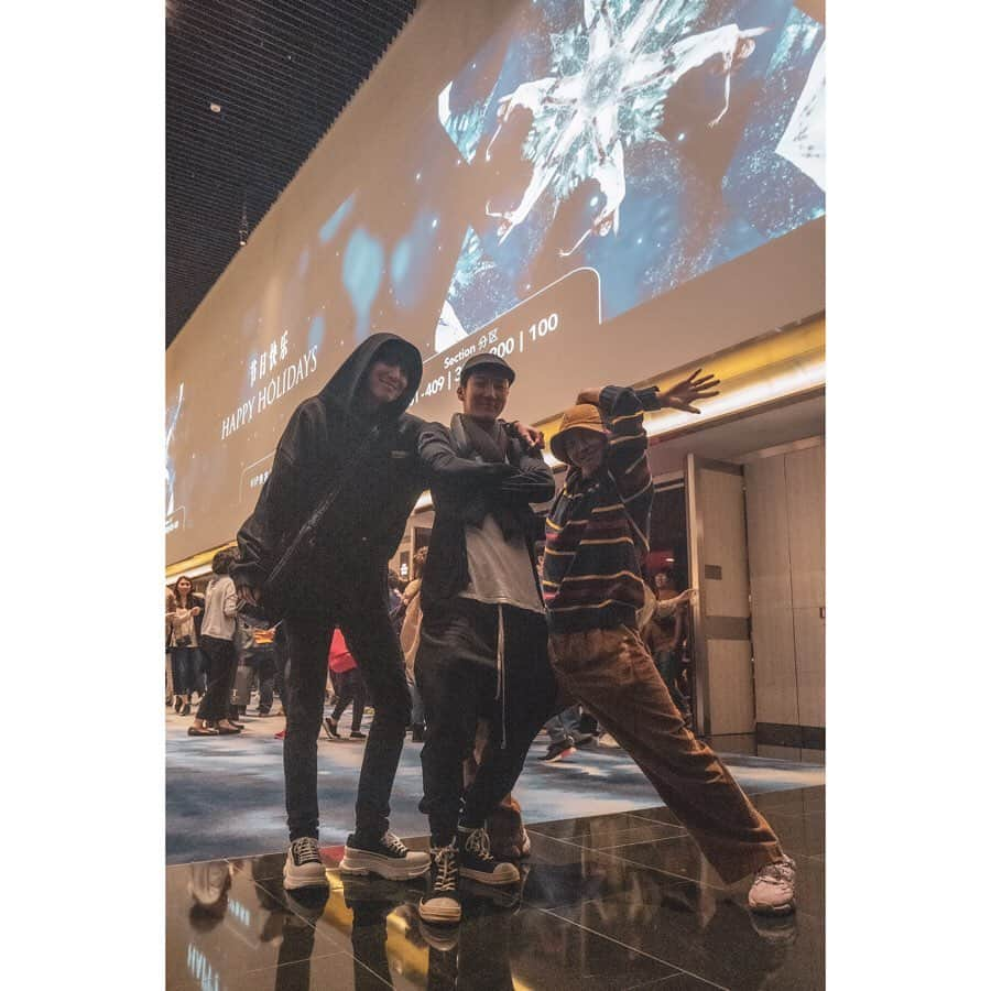 カン・スンユンさんのインスタグラム写真 - (カン・スンユンInstagram)「Inspiration charge💪🏻 (MINO said he forgot his instagram password so he want you to understand🤣) 진우형도 같이 왔음 좋았을 걸😢 #houseofdancingwatermacau」12月28日 0時37分 - w_n_r00