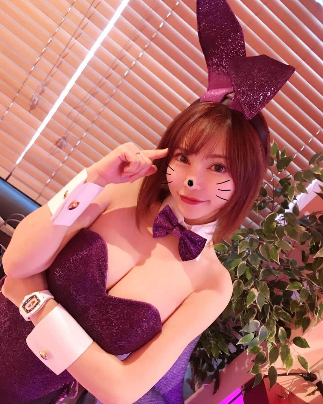 里美ゆりあのインスタグラム：「#YouTube の撮影で 何故か罰ゲームで#bunnygirl  に。。 たまには#コスプレ も良いかも^^ #コスプレイヤー  #bunny #bunnylove  #bunnystagram  #お疲れ様でした  #ヘトヘト #youtuber  #里美ゆりあチャンネル  #ニュージェネレーション #リシャールミル #richardmille」