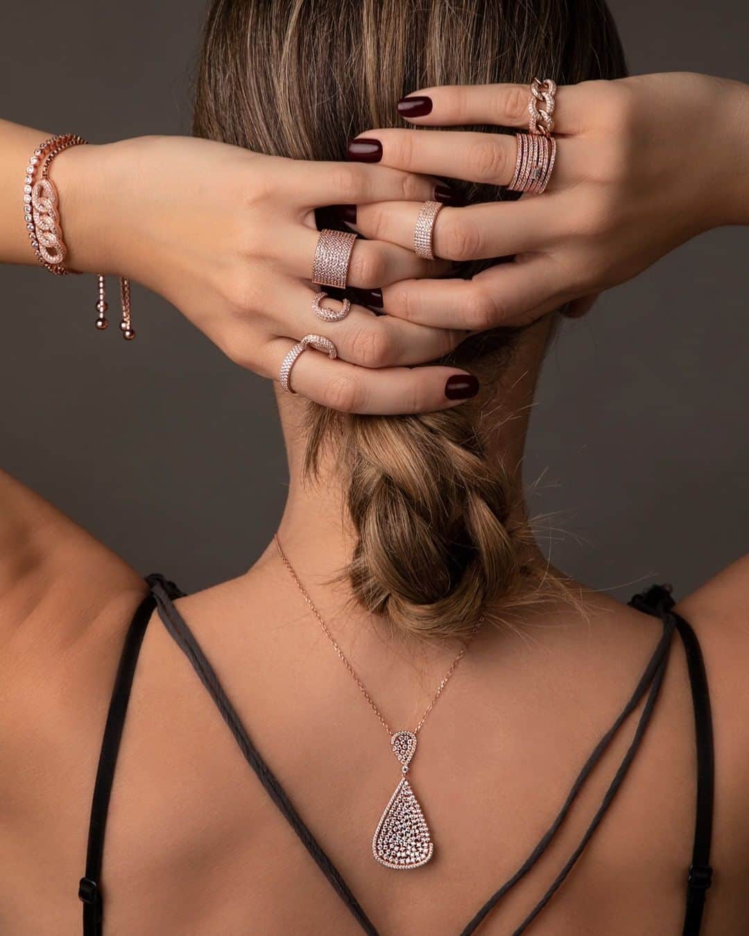 のインスタグラム：「This sparkling Friday feeling during the festive season. Embrace it now and let it glow!  #follifollie #xmas2019 #xmasgifts #giftideas #giftsforher #shinebright」