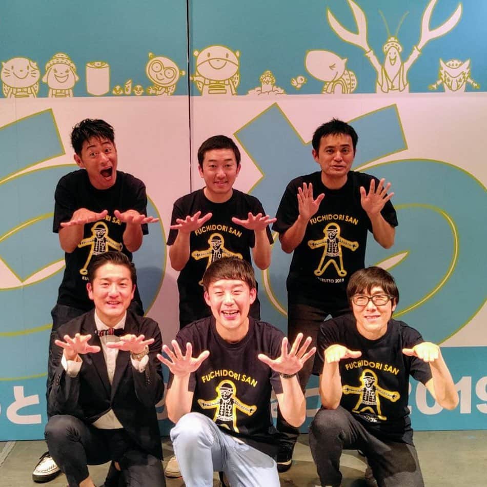はいじぃのインスタグラム：「佐久間さんの年末恒例ライブ『くるっと2019』が終わりました！  佐久間さんのライブには、楽しんでもらおうという気持ちが詰まってる！  やっぱ凄いや！  日付変わって今日は、 はいじぃライブ『勝手すぎる忘年会2019』  僕も少しでも楽しんでもらえるように頑張る！！」