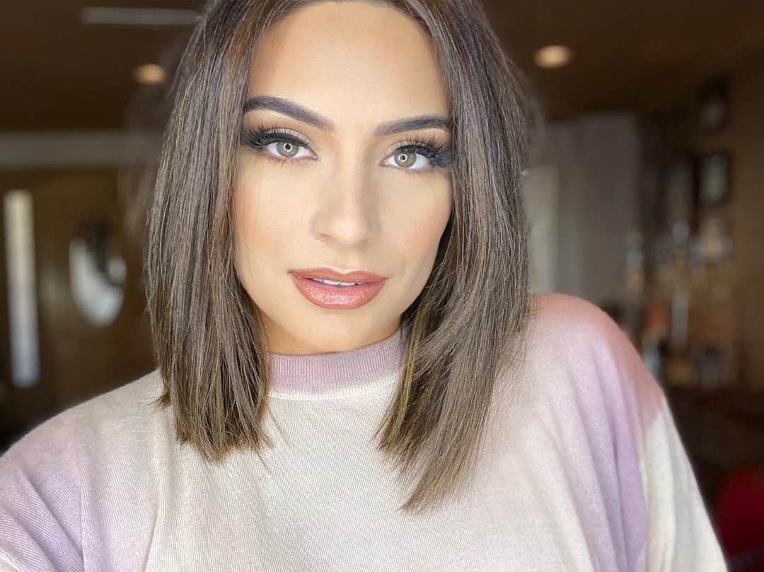 Ana Brenda Contrerasのインスタグラム：「Before you begin 2020 •Recharge Your passion •Realign your Vision •Re-Connect with your purpose  What are your 2020 purposes? 💥// Antes que llegue el 2020 •Re-carga tu pasión •Re-Alinea tu visión •Re-Conecta con tu propósito ¿cuáles son sus propósitos para este 2020?  Los 👀 ( Make up by the talented @_muaddict_ )」