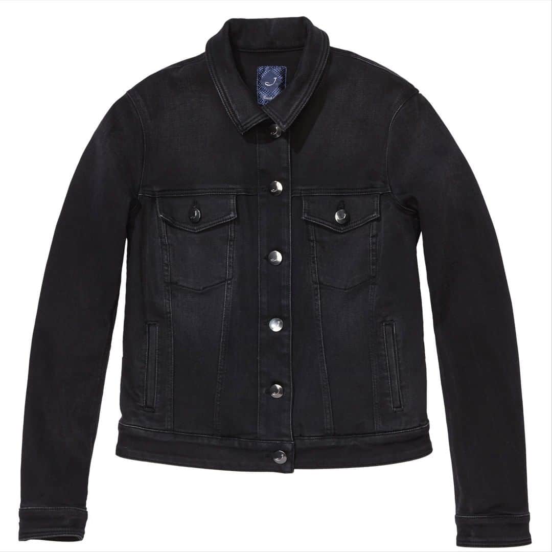 Jacob Cohenのインスタグラム：「Best in black  F/W 20 Woman Collection Made in Italy  #JacobCohen #JacobCohenJeans」