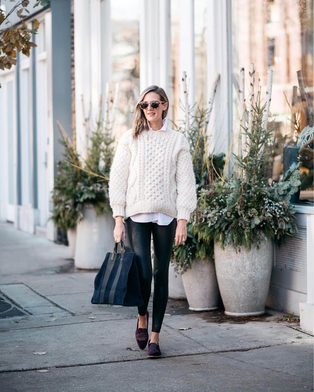 Anna Jane Wisniewskiのインスタグラム：「Shopping after Christmas is one of my favorite pastimes. My mom and I used to always hit up the mall the week between Christmas and New Years. As I got a little older and my tastes expanded, my sister-in-law and would make the trip up to Somerset Mall in Detroit to get our hands on designer goodies (some not on sale, ha). I do a lot of online shopping these days but I’m usually still on the hunt for a good deal or two. (I already snagged Eric some Paul Smith boots 😬). @everlane is having a HUGE choose what you pay sale which includes these velvet loafers. I’ll round up some faves on the blog today! http://liketk.it/2IxSx #liketkit @liketoknow.it 📸 @ironandhoney」