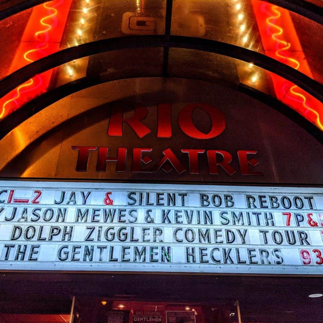 ケヴィン・スミスさんのインスタグラム写真 - (ケヴィン・スミスInstagram)「A @jayandsilentbob tattoo on the #jayandsilentbobrebootroadshow is something we get to see every night. But I never saw a tattoo of SCAN B.C. until we hit #vancouver! The @starktoons rendition of me and @samosier on a British Columbian leg has deeper meaning to me, as the 25 year journey to #jayandsilentbobreboot started at the @vancouverfilmschool, where I learned my craft and first met #scottmosier - without whom there is no Clerks. Vancouver is one of my favorite cities in the world, so I knew we’d sell out at the theater I helped save last year, #theriovancouver! But the B.C. bunch sold out 4 shows over 2 nights - and the crowds were as raucous as @rawlife247 - which provided the inflatable giant joints we signed and gave away! The #rebootroadshow Tour goes deeper into #canada when we get back on the road again in January, including stops in #calgary, #edmonton, #medicinehat, #winnipeg, #toronto, #ottawa & #montreal (tickets at the link in my bio)! But since Vancouver has always represented the gateway to the rest of my life since 1992, it was warm and wonderful to come home and show the city what I’ve learned since then! Thanks to everybody who went to one (or all of) the Van City screenings! #KevinSmith #jasonmewes #jaymewes #jayandsilentbob #therio #tattoo #scanbc #scanbcscott #raw」12月28日 1時39分 - thatkevinsmith