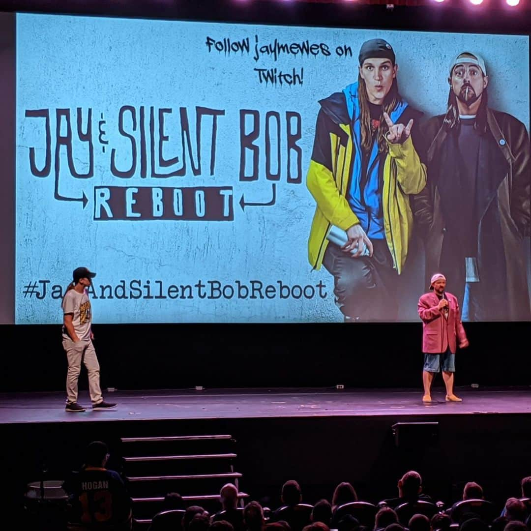 ケヴィン・スミスさんのインスタグラム写真 - (ケヴィン・スミスInstagram)「A @jayandsilentbob tattoo on the #jayandsilentbobrebootroadshow is something we get to see every night. But I never saw a tattoo of SCAN B.C. until we hit #vancouver! The @starktoons rendition of me and @samosier on a British Columbian leg has deeper meaning to me, as the 25 year journey to #jayandsilentbobreboot started at the @vancouverfilmschool, where I learned my craft and first met #scottmosier - without whom there is no Clerks. Vancouver is one of my favorite cities in the world, so I knew we’d sell out at the theater I helped save last year, #theriovancouver! But the B.C. bunch sold out 4 shows over 2 nights - and the crowds were as raucous as @rawlife247 - which provided the inflatable giant joints we signed and gave away! The #rebootroadshow Tour goes deeper into #canada when we get back on the road again in January, including stops in #calgary, #edmonton, #medicinehat, #winnipeg, #toronto, #ottawa & #montreal (tickets at the link in my bio)! But since Vancouver has always represented the gateway to the rest of my life since 1992, it was warm and wonderful to come home and show the city what I’ve learned since then! Thanks to everybody who went to one (or all of) the Van City screenings! #KevinSmith #jasonmewes #jaymewes #jayandsilentbob #therio #tattoo #scanbc #scanbcscott #raw」12月28日 1時39分 - thatkevinsmith