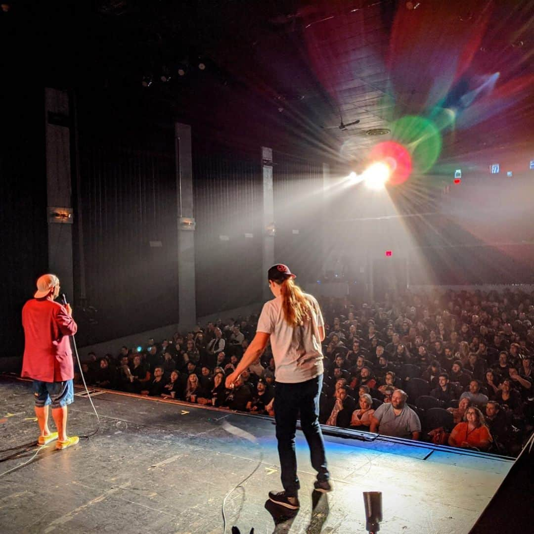 ケヴィン・スミスさんのインスタグラム写真 - (ケヴィン・スミスInstagram)「A @jayandsilentbob tattoo on the #jayandsilentbobrebootroadshow is something we get to see every night. But I never saw a tattoo of SCAN B.C. until we hit #vancouver! The @starktoons rendition of me and @samosier on a British Columbian leg has deeper meaning to me, as the 25 year journey to #jayandsilentbobreboot started at the @vancouverfilmschool, where I learned my craft and first met #scottmosier - without whom there is no Clerks. Vancouver is one of my favorite cities in the world, so I knew we’d sell out at the theater I helped save last year, #theriovancouver! But the B.C. bunch sold out 4 shows over 2 nights - and the crowds were as raucous as @rawlife247 - which provided the inflatable giant joints we signed and gave away! The #rebootroadshow Tour goes deeper into #canada when we get back on the road again in January, including stops in #calgary, #edmonton, #medicinehat, #winnipeg, #toronto, #ottawa & #montreal (tickets at the link in my bio)! But since Vancouver has always represented the gateway to the rest of my life since 1992, it was warm and wonderful to come home and show the city what I’ve learned since then! Thanks to everybody who went to one (or all of) the Van City screenings! #KevinSmith #jasonmewes #jaymewes #jayandsilentbob #therio #tattoo #scanbc #scanbcscott #raw」12月28日 1時39分 - thatkevinsmith