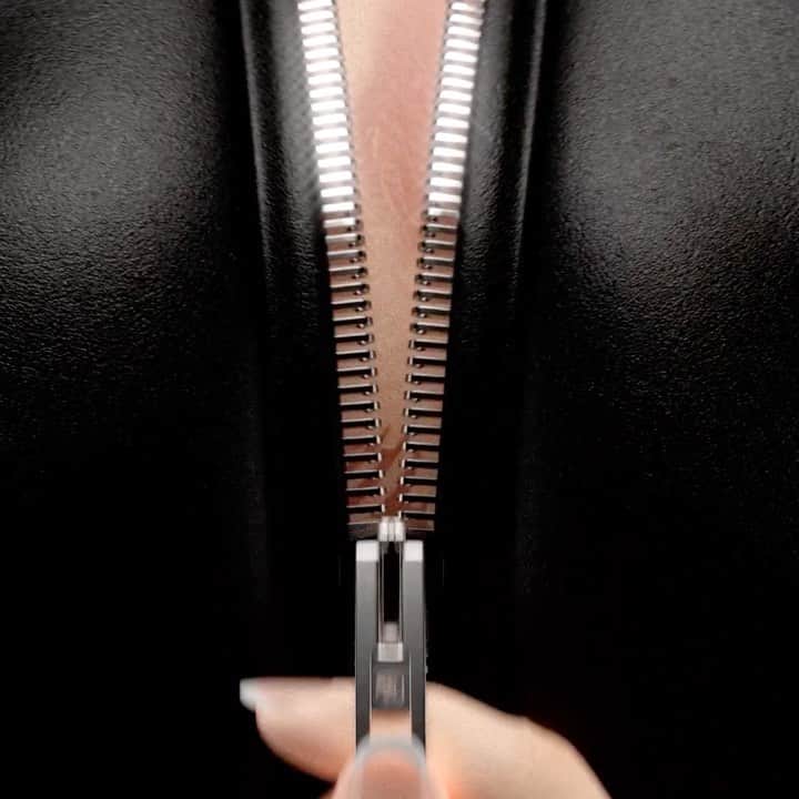 アレキサンダー・ワンのインスタグラム：「Undressed for the party.」