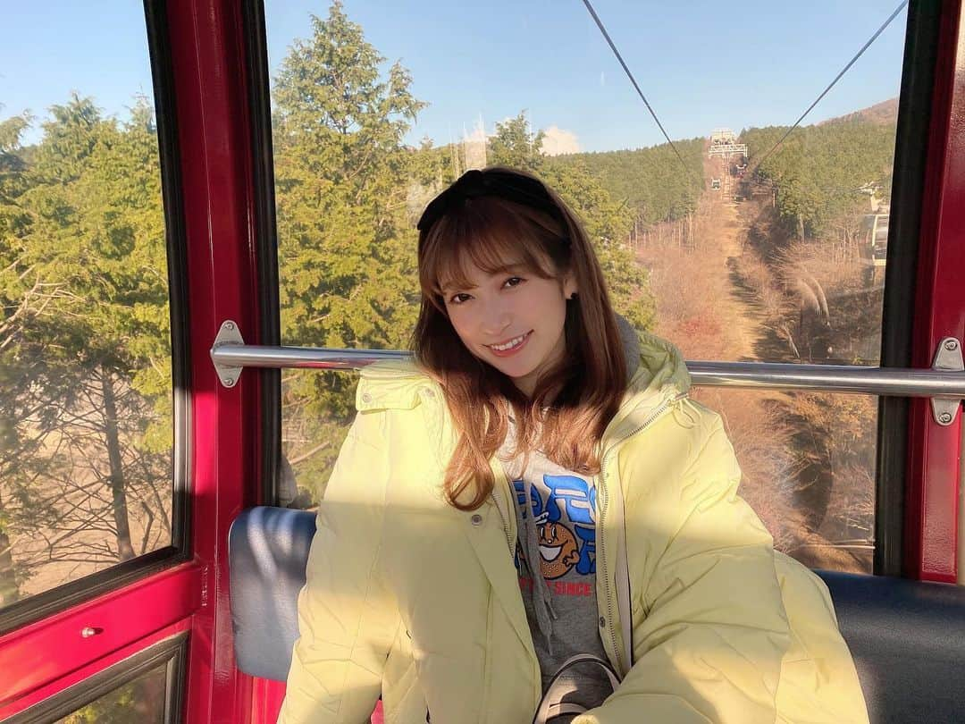 吉田朱里さんのインスタグラム写真 - (吉田朱里Instagram)「ロープウェイ🚡🚡🚡 . 箱根のVLOGもう見てくれた？？ . #箱根旅」12月28日 1時49分 - _yoshida_akari