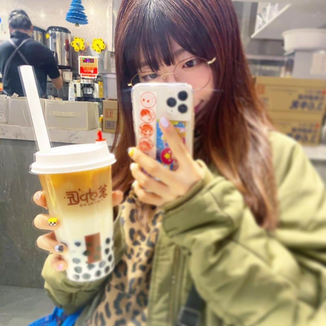 ぱいぱいでか美のインスタグラム：「がんばった次の日だしタピオカ飲んでるかなと思ってタピオカ飲んだ。 ブログ更新しました！」
