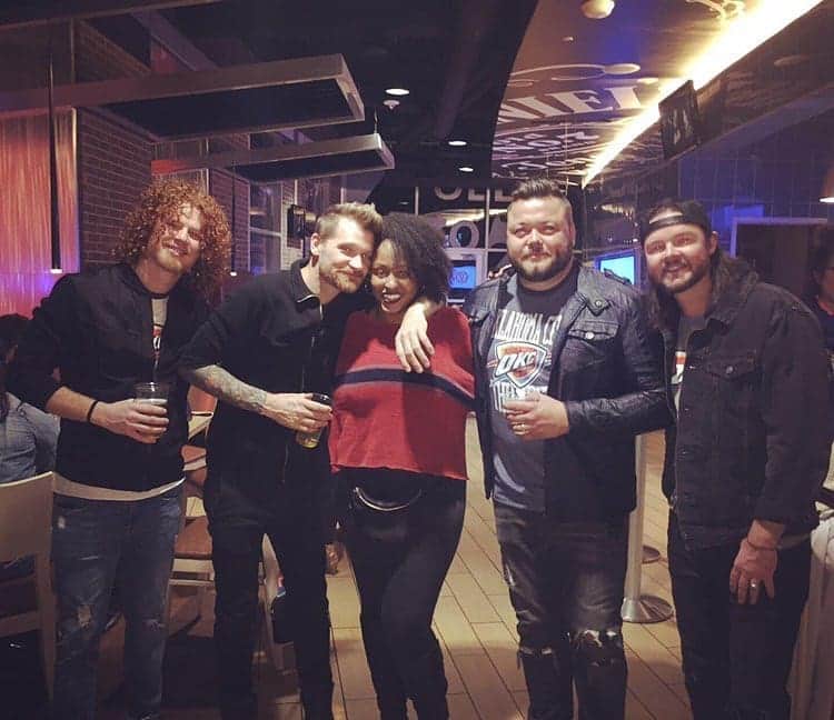 ヒンダーのインスタグラム：「Happy #FanFeatureFriday! This one goes out to @nicolejocleen - it was great meeting you, thanks for all your support! --- Don't forget to send us your BEST picture to be featured in our weekly Fan Feature Friday series!」