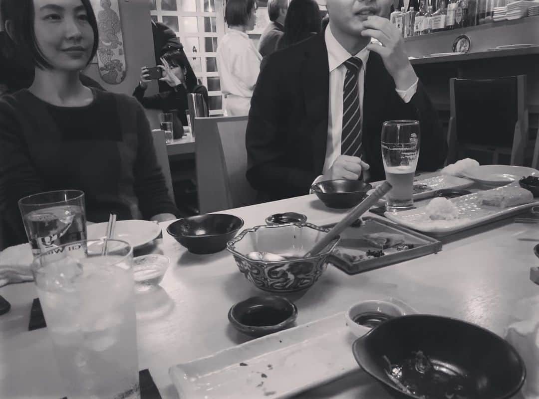 神谷洵平さんのインスタグラム写真 - (神谷洵平Instagram)「Sugar meちゃんと、チーム赤い靴で忘年会でした🧤 私が飲んでいる飲み物は、木挽きブルーです。 当たり前です🧞‍♂️」12月28日 2時06分 - junpeikamiya