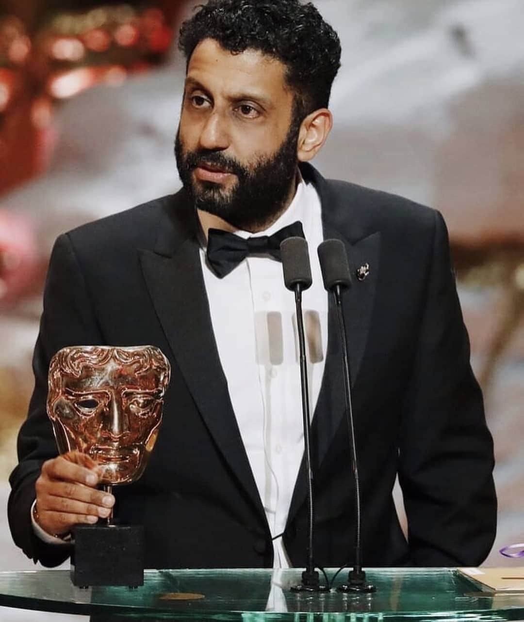 チェスターバリーのインスタグラム：「With awards season in full swing and some big film ceremonies around the corner, we thought we'd take a look back to when we dressed Best Actor winner @adeelakhtar in Chester Barrie at the 2017 @bafta awards. . . . . #CBStyle #AdeelAkhtar #SavileRow #Tailoring #Menswear #Suit #MensFashion #Style #ChesterBarrie #BritishFashion #FormalSuit #FormalSuit #FormalWear #RedCarpetReady #BlackTie #DinnerJacket #Tuxedo #BAFTA #BaftaAwards #RedCarpetStyle #RedCarpet  #MensStyle」