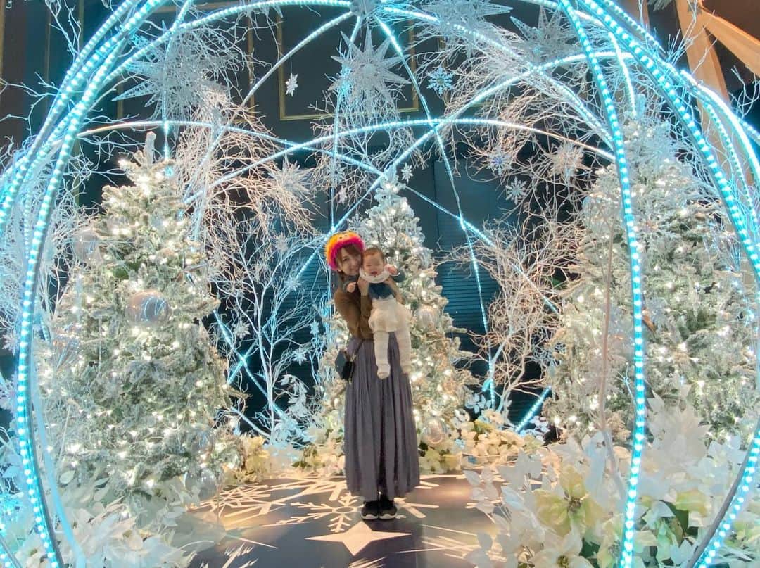 田中涼子のインスタグラム：「このホテル可愛いかった♡  ディナービュッフェが楽しすぎて、器もオシャレだしなかなかビュッフェに出てこないようなお料理がずらり🎶  子どもも喜ぶメニューたくさんで、ディナーだけにでもまた来たいなー♡  #hoteluniversalportvita #hoteluniversalport #minions #ミニオンたくさんいた #アナ雪の世界」