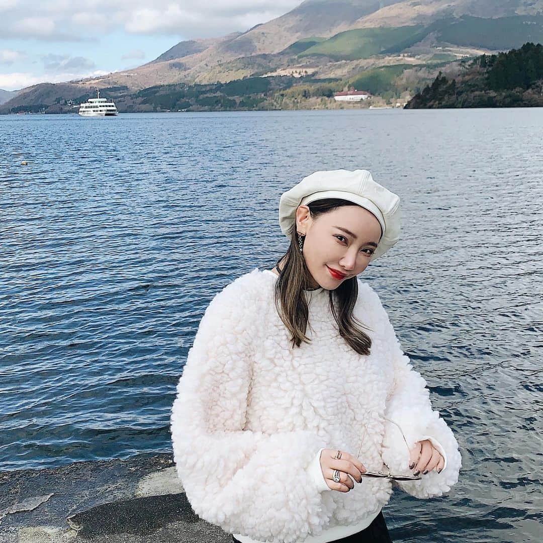 クリスティン・ウェイのインスタグラム：「Nice visiting Hakone again few days ago. Wearing @valmuer_official outfit.  #箱根  #merrychristmas #christmas #christmasnight #xmas #shortfilm #xmasideas #valmuer #gardenbgvalmuer #クリスマス　#クリスマスプレゼント #クリスティンウェイ　#christinewei 　#welltravelled #hotspring」