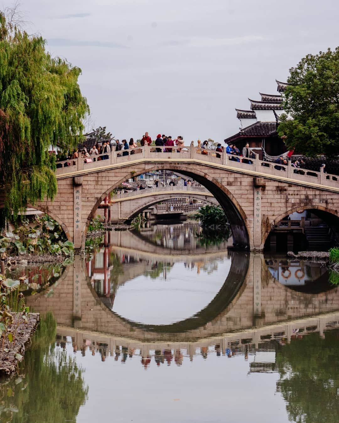 VuTheara Khamさんのインスタグラム写真 - (VuTheara KhamInstagram)「The Old Shanghai, China (2019)  It's a selection of pictures taken in Yuyuan Garden, Jing An and Quibao. 1) 2) 3)  4) Yu Yuan Garden 5) 6) 7) Jing An 8) 9) 10) Quibao  The trip to Shanghai was an incredible experience for which I would like to thank the company @aeroflot. #aeroflotshanghaistory」12月28日 2時35分 - vutheara