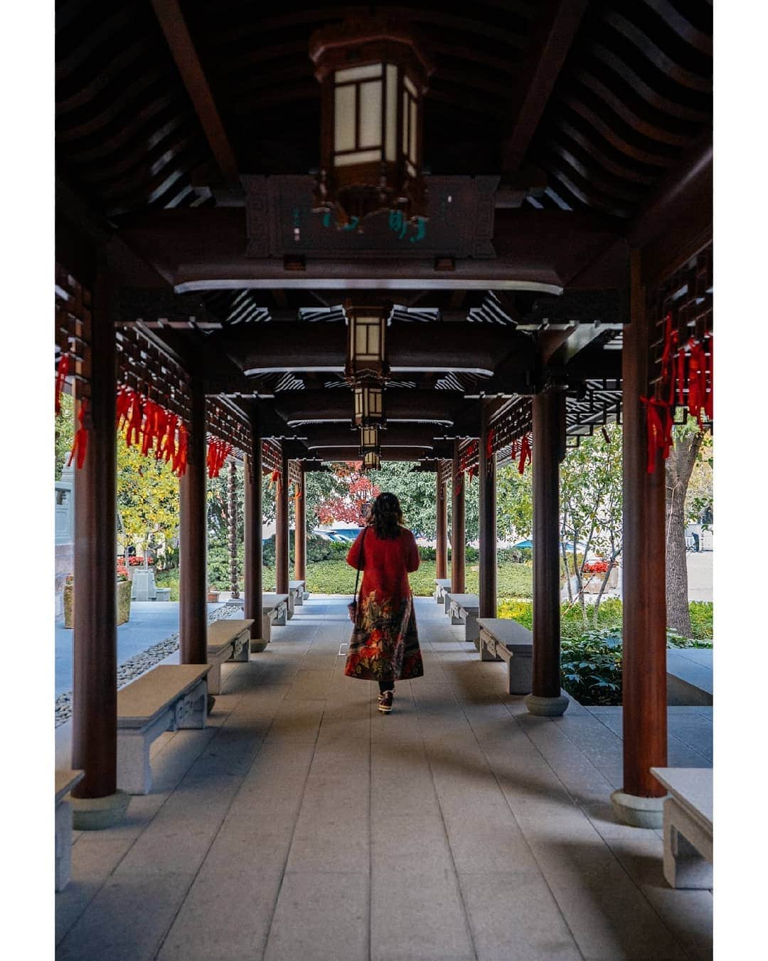 VuTheara Khamさんのインスタグラム写真 - (VuTheara KhamInstagram)「The Old Shanghai, China (2019)  It's a selection of pictures taken in Yuyuan Garden, Jing An and Quibao. 1) 2) 3)  4) Yu Yuan Garden 5) 6) 7) Jing An 8) 9) 10) Quibao  The trip to Shanghai was an incredible experience for which I would like to thank the company @aeroflot. #aeroflotshanghaistory」12月28日 2時35分 - vutheara