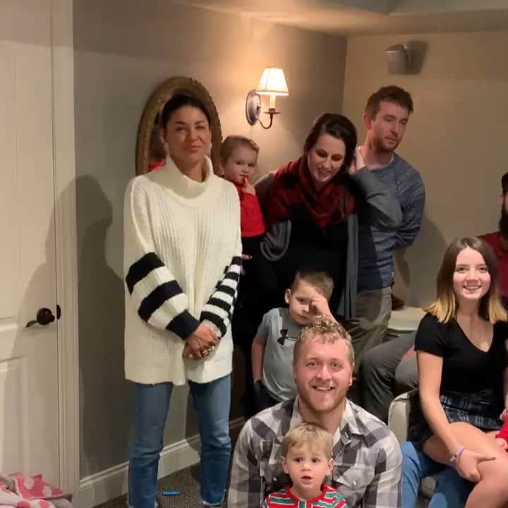 ジェシカ・ゾアのインスタグラム：「Merry Christmas from our family to yours! ❤️🎄❤️🎄」