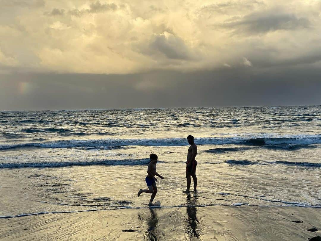 リッキー・マーティンさんのインスタグラム写真 - (リッキー・マーティンInstagram)「Their playground 🇵🇷 . #Teo #sol #mar #arena #bundão 🤪😂」12月28日 8時04分 - ricky_martin