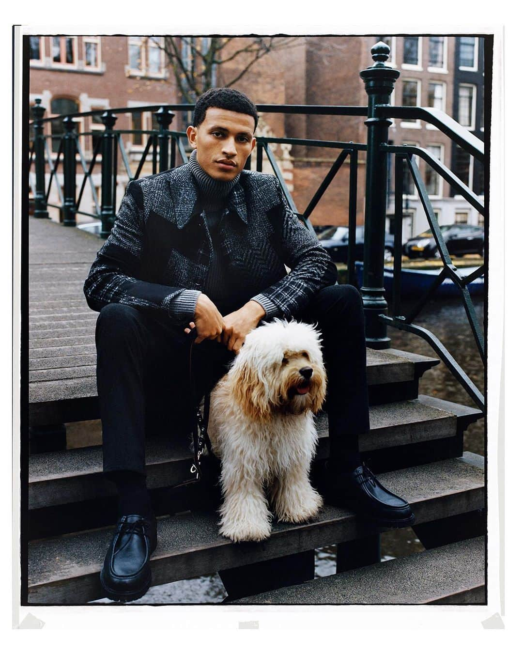 ZARAさんのインスタグラム写真 - (ZARAInstagram)「CITY WALK. Meet Adil and his cockapoo dog Floki down the streets in Amsterdam, heading the bridge of Lommertbrug.  #zaraman #zaracitywalk」12月28日 2時53分 - zara