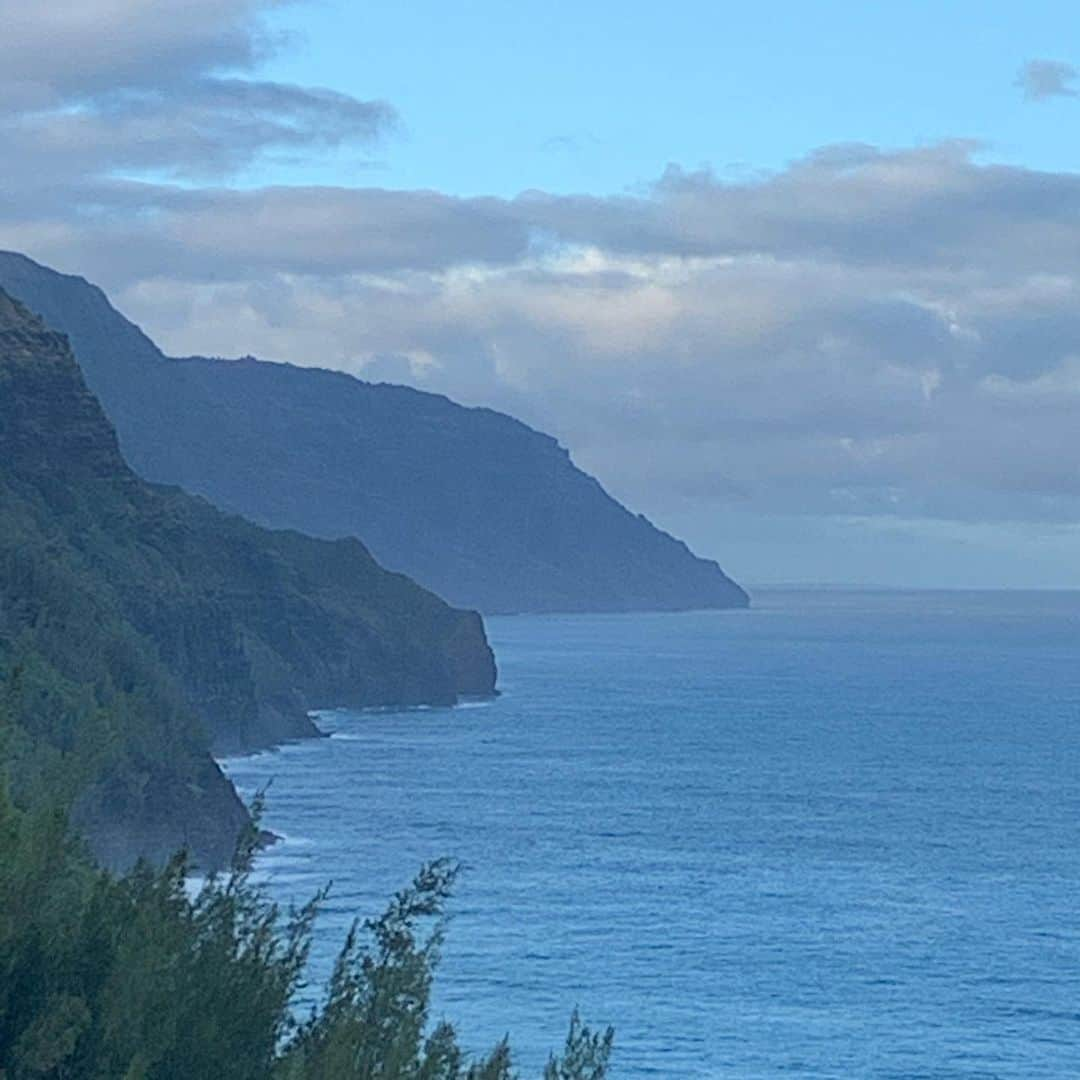 パトリック・ファビアンさんのインスタグラム写真 - (パトリック・ファビアンInstagram)「Hiking the #hanakapiai trail in the #napalicoaststatepark ......🤙 . . . . . #hawaii #kauai @shadyrays @valsurf1962 @vasquefootwear @bluelizardsun #hiking #nature #beach #ocean @vuoriclothing」12月28日 2時51分 - mrpatrickfabian