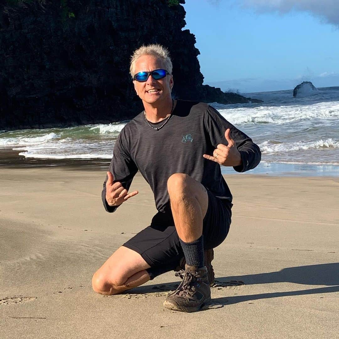 パトリック・ファビアンさんのインスタグラム写真 - (パトリック・ファビアンInstagram)「Hiking the #hanakapiai trail in the #napalicoaststatepark ......🤙 . . . . . #hawaii #kauai @shadyrays @valsurf1962 @vasquefootwear @bluelizardsun #hiking #nature #beach #ocean @vuoriclothing」12月28日 2時51分 - mrpatrickfabian