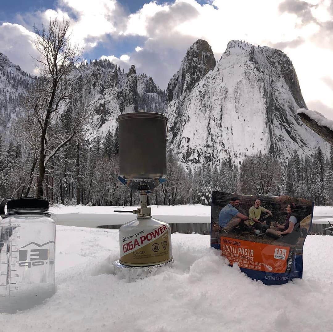 Snow Peak USAさんのインスタグラム写真 - (Snow Peak USAInstagram)「Snowy scenic views & backcountry cooking essentials. ⠀ ⠀ ⠀ pc: @bushcraft_and_prepping」12月28日 3時09分 - snowpeakusa