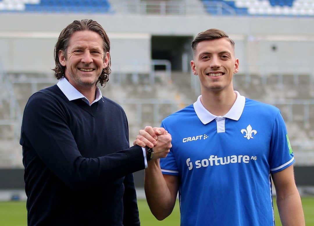ニコライ・ラップのインスタグラム：「Nach einem sehr intensiven und tollen Jahr an der Alten Försterei, freue ich mich in der Rückrunde für @svdarmstadt1898 ⚪🔵alles zu geben, um die gesteckten Ziele zu erreichen.💪🏼 Ich bedanke mich bei allen Verantwortlichen für die Umsetzung und wünsche @1.fcunion ⚪🔴 und all seinen Fans eine erfolgreiche Rückserie - bis bald.  Euer Rappo」