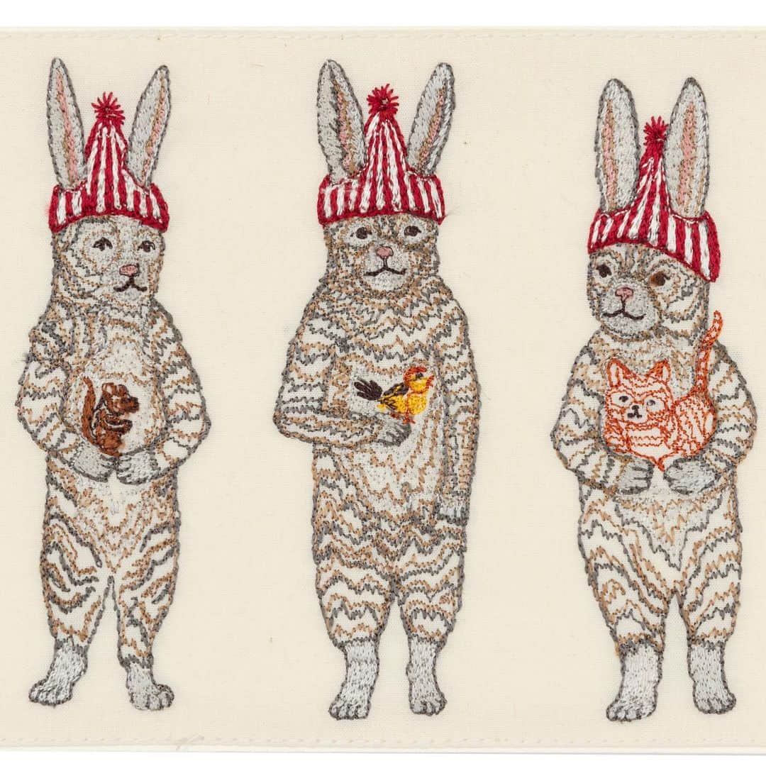 コーラル アンド タスクさんのインスタグラム写真 - (コーラル アンド タスクInstagram)「We hope you’re feeling as cozy as the beanie bunnies today! ❄️#coralandtuskholiday」12月28日 3時20分 - coralandtusk