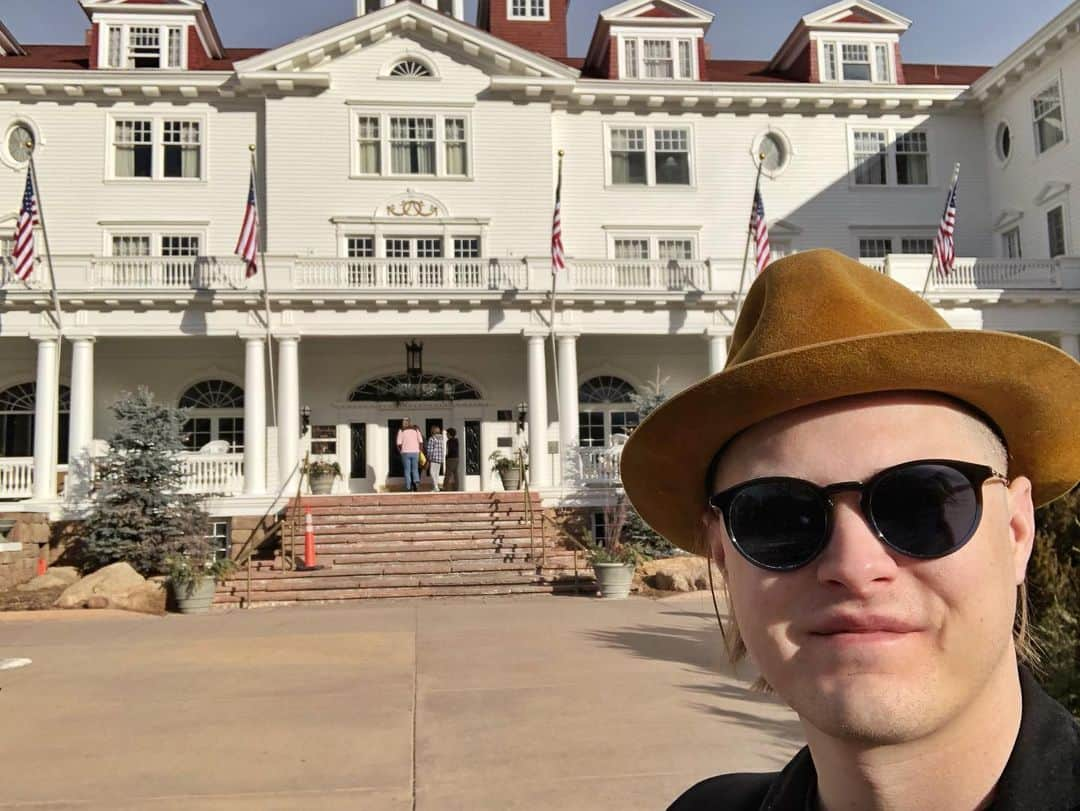 ルーカス・グラビールさんのインスタグラム写真 - (ルーカス・グラビールInstagram)「Thanks #StanleyHotel for a ghost free but slightly creepy stay.」12月28日 3時23分 - mrgrabeel