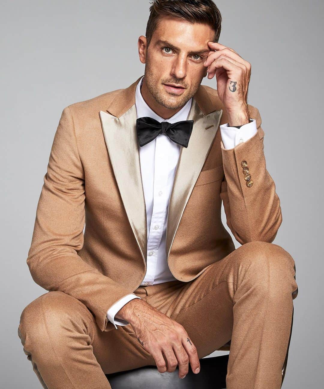 のインスタグラム：「Ring in the New Year with timeless, black-tie styling. #nye #toddsnyder」