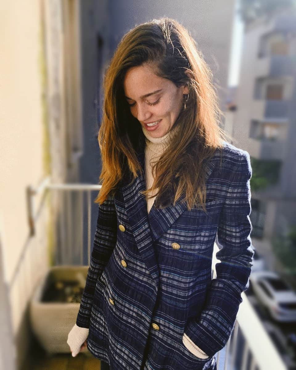 マチルダ・ルッツのインスタグラム：「I’m in awe of you @andreafrancardo . For the ones who don’t know her , she’s the owner of @nascounico , a brand that allows you to make your own handmade blazer, everything is picked with utmost care. #escapetheordinary #brand」