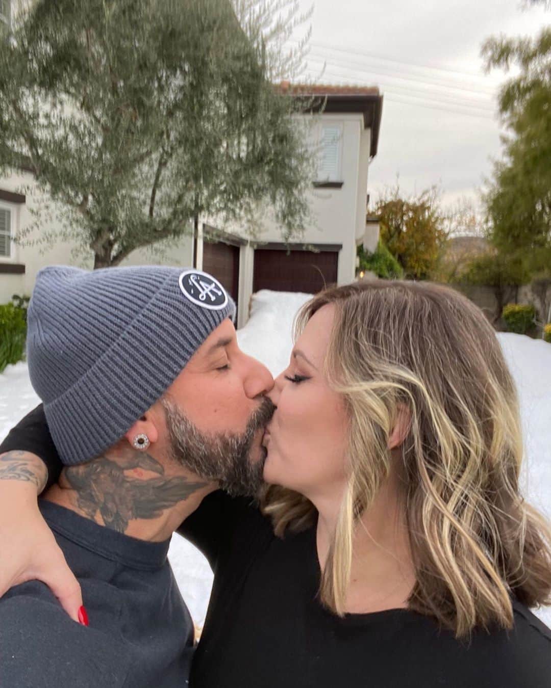 A.J.のインスタグラム：「The snow is real and the love is pure. Another year with you baby can’t wait to see what 2020 brings for us.」