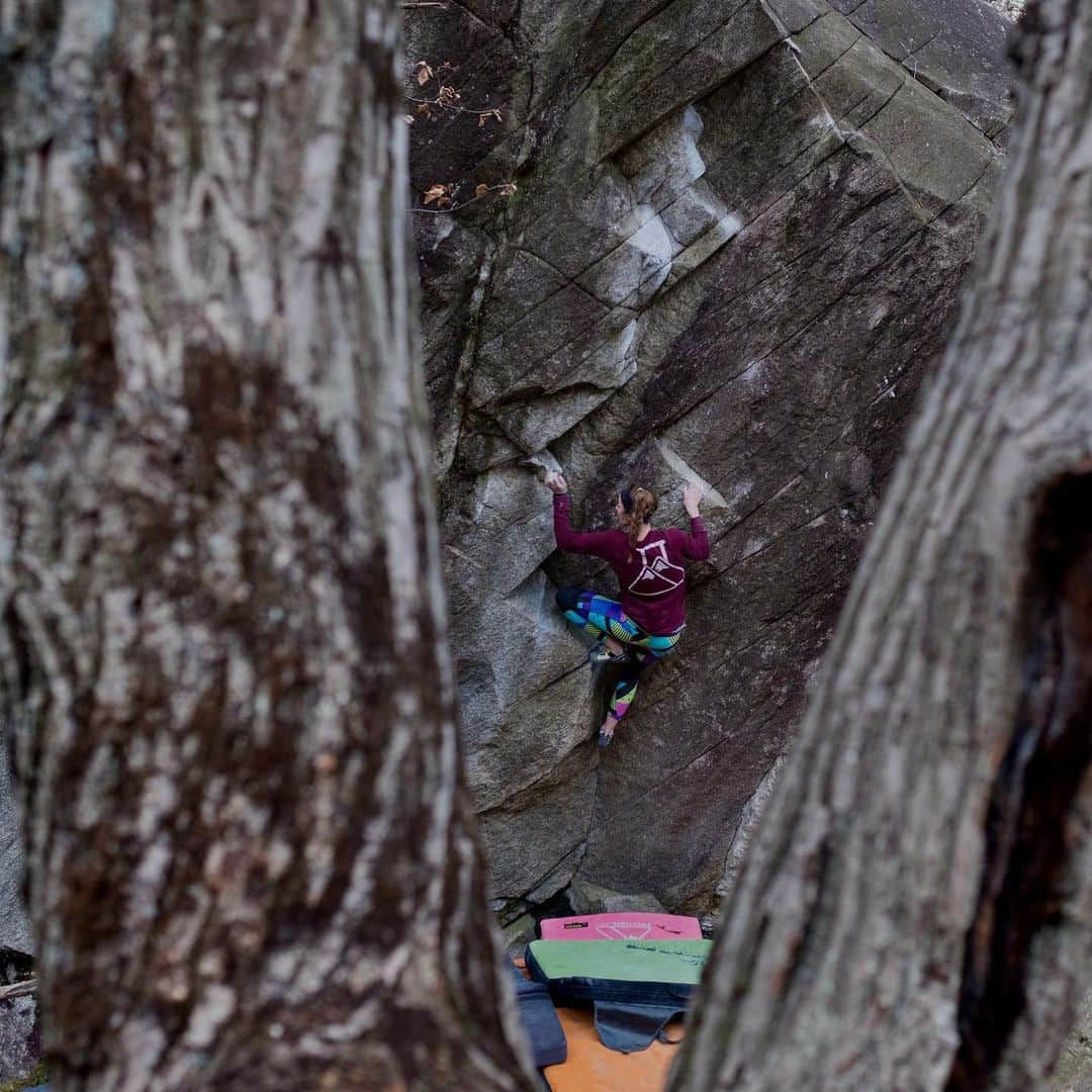 カロリーネ・ジンフーバーのインスタグラム：「TICINO 💩🎭 #crapartist 📷 by @fabian.leu  @sosolid_official @belmezattitude @frictionlabs @scarpa_at @natureclimbing @verivalbio . . . . . #climbing #klettern #bouldern #bouldering #swiss #ticino #tessin #chironico #frictionlabs #chalkmatters #noplacetoofar #verival #natureclimbing #bouldering_came_first #winter #girl」