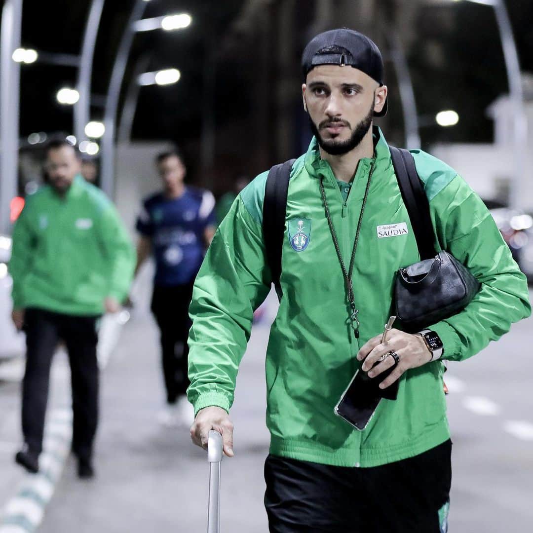 のインスタグラム：「توكلنا على الله 💚」