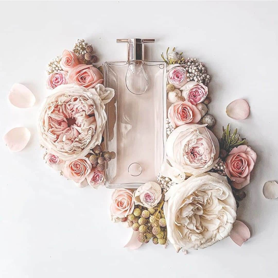 Lancôme Officialさんのインスタグラム写真 - (Lancôme OfficialInstagram)「Bloom with a view. Idôle is a floral fragrance that bursts with notes of citrus, rose, jasmine, white musk, and vanilla.  @fatmahilal7 #Lancome #IdolebyLancome #WeAreTheFuture #fragrance #regram」12月28日 3時59分 - lancomeofficial