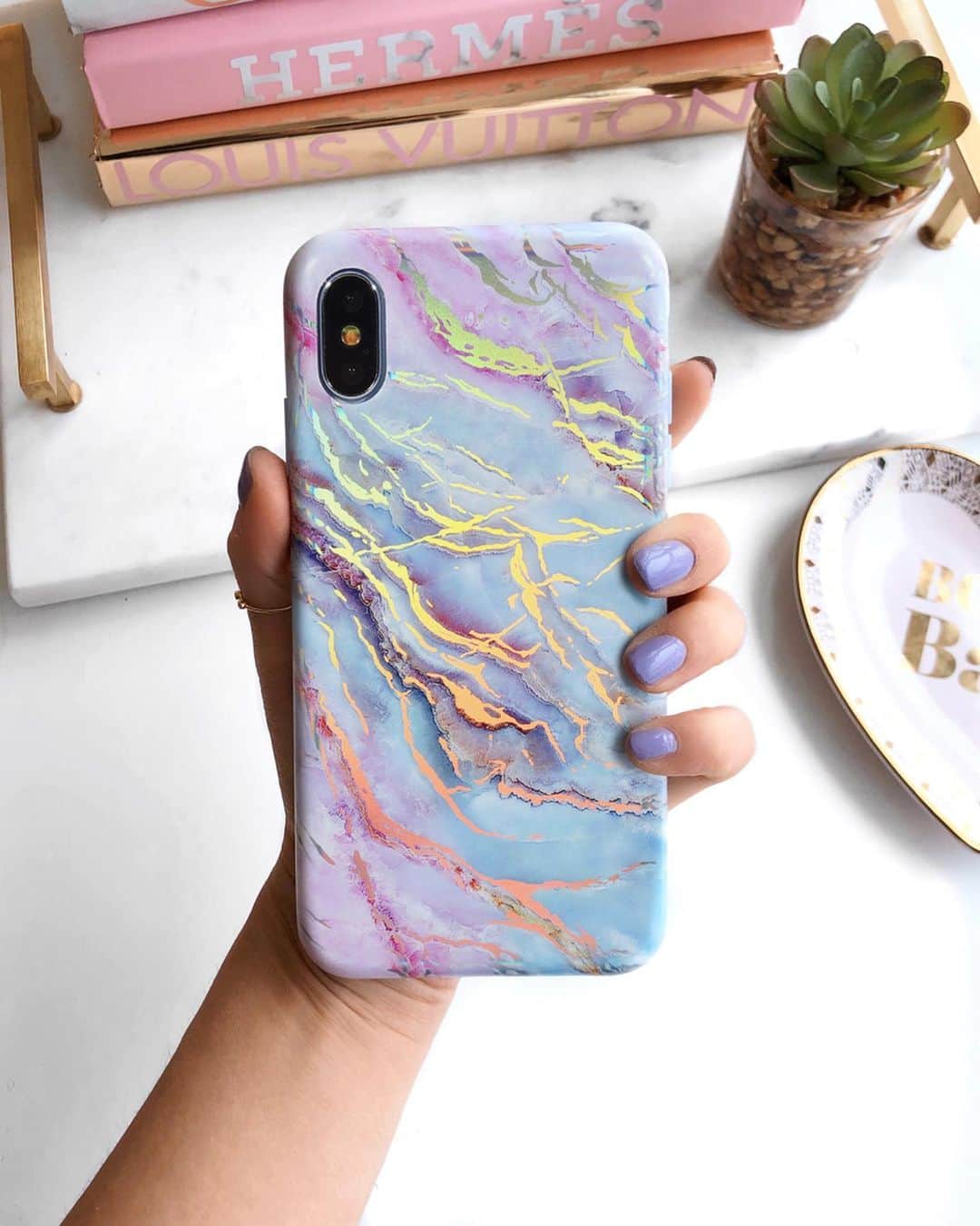 VELVETCAVIARさんのインスタグラム写真 - (VELVETCAVIARInstagram)「As 2019 comes to an end, we're rounding up our MOST POPULAR MARBLE CASES ✨ which one is your favorite? CASES ARE 20% OFF. #sale #bestsellers #phonecases」12月28日 4時00分 - velvetcaviar