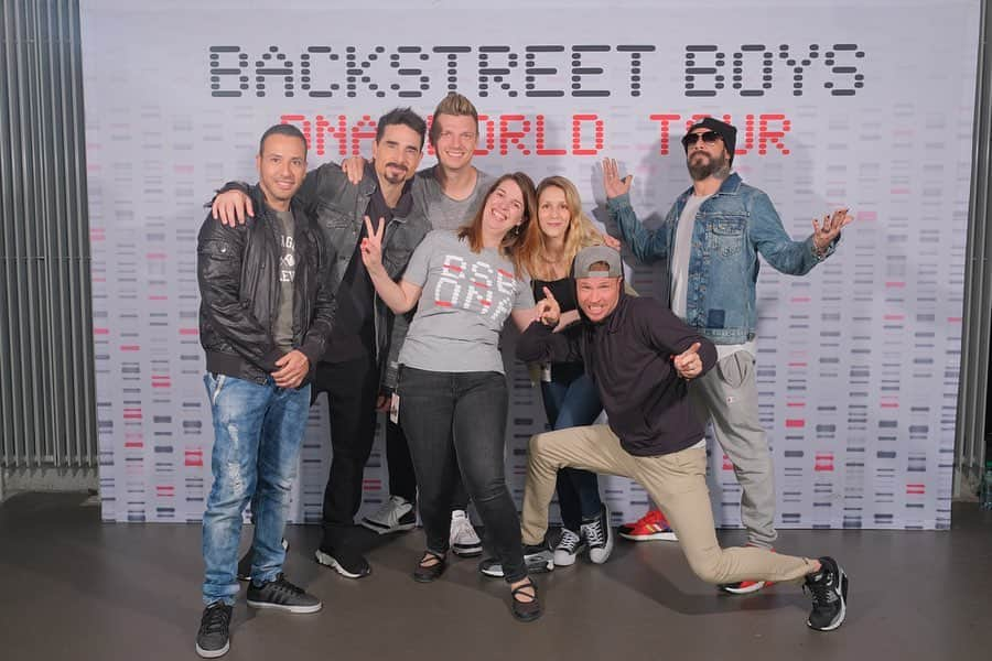 backstreetboysさんのインスタグラム写真 - (backstreetboysInstagram)「By far the best part of 2019 was getting to meet so many of you 🖤 #DNAWorldTour」12月28日 5時04分 - backstreetboys