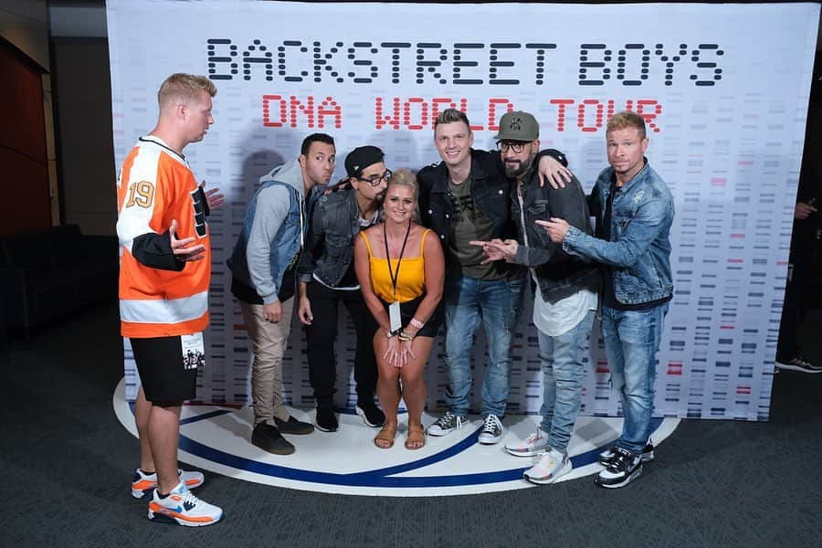 backstreetboysさんのインスタグラム写真 - (backstreetboysInstagram)「By far the best part of 2019 was getting to meet so many of you 🖤 #DNAWorldTour」12月28日 5時04分 - backstreetboys