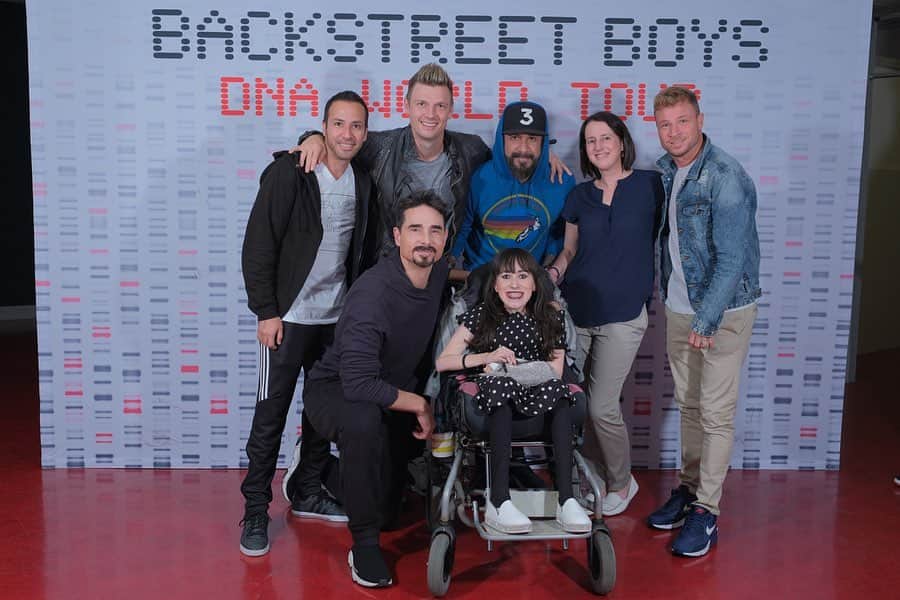 backstreetboysさんのインスタグラム写真 - (backstreetboysInstagram)「By far the best part of 2019 was getting to meet so many of you 🖤 #DNAWorldTour」12月28日 5時04分 - backstreetboys