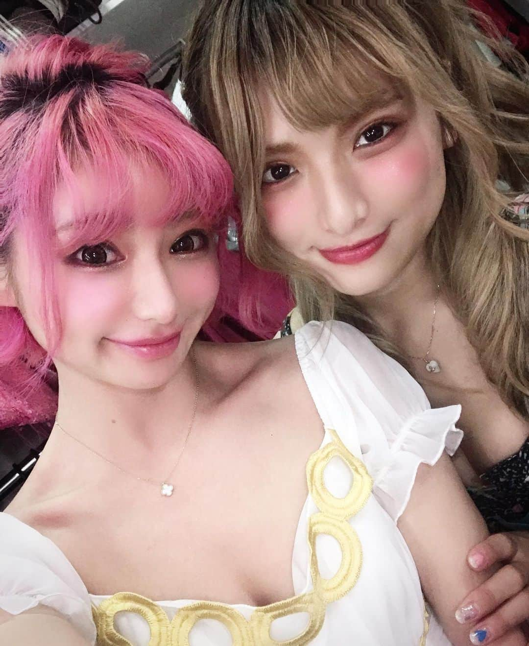 Miiさんのインスタグラム写真 - (MiiInstagram)「ホワイトパーティはセーラームーンのセレニティドレス👗💓 本当アニメのキャラクターみたいになりたぁあい❤️メイちゃんはギャルみが強みwww  #バーレスク#バーレスク東京 #burlesquetokyo #entertainment #dance#showgirl#ギャル#pinkhair #ピンクヘア#ボブヘア#セーラームーン #セレニティ#プリンセスドレス #プリンセスセレニティ#セレニティドレス#revogene  #party#partyon#japanesegirl」12月28日 4時56分 - mii_burlesque