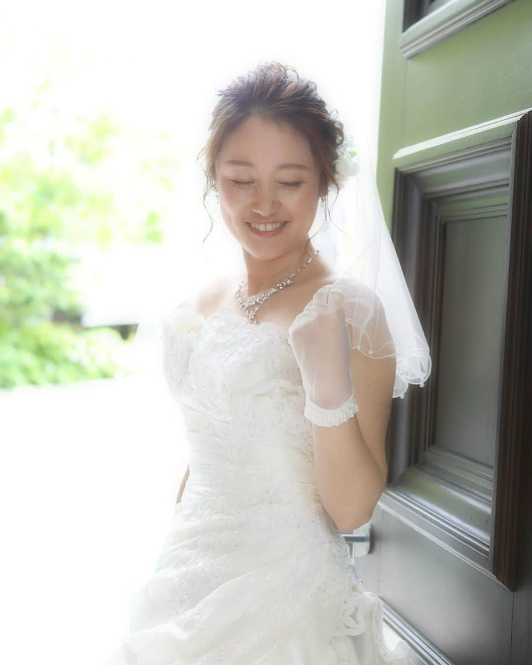 Photopla+（ フォトプラ ）さんのインスタグラム写真 - (Photopla+（ フォトプラ ）Instagram)「@photopla_weddingをフォローして、 『#フォトプラ花嫁』『#フォトプラ』の タグをつけて写真をUPしてみて･ﾟ｡ . —————————— . 光り輝く素敵な花嫁さまのシングルショット＊ 豊富な衣装のラインアップを揃えている フォトプラでは花嫁さまの美しさを より際立たせる運命の一着をご用意します♡ . スタジオ名：#スタジオファミリア大宮 ＞＞＞ 『写真だけは残したい』方へ＊* Webから撮影予約できます⚐ @photopla_wedding . ——————————. . オシャレでイマドキな ウェディングフォト発信中♥ . 『#フォトプラ花嫁』『#フォトプラ』の タグをつけて写真をUPしてみて･ﾟ｡ フォトプラのIGでリグラムされるかも♪♪ . #結婚式 #結婚式準備 #プレ花嫁 #卒花 #前撮り #ロケフォト #日本中のプレ花嫁さんと繋がりたい #プラコレ#ウェディングニュース #ベストアニバーサリー #wedding  #2020夏婚  #2019冬婚　#2020春婚 #ウェディングレポ #婚約 #婚約中 #ロケーションフォト #photopla #ウエディングフォト #フォトウェディング　 #シングルフォト #ウェディングドレス #撮影指示書」12月28日 17時11分 - photopla_wedding