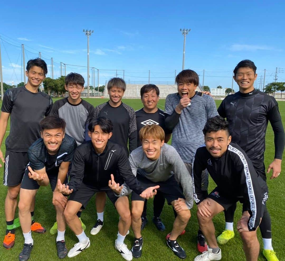 山ノ井拓己さんのインスタグラム写真 - (山ノ井拓己Instagram)「沖縄キャンプやりきったどー！ 🦍⚽️💪 一緒にトレーニングしてくださった選手、スタッフの皆さんありがとうございました！ 来シーズンピッチ上で再会出来るように頑張ります！ たかきくんアビスパでも宜しくお願いします🐝⚽️ #沖縄  #自主トレキャンプ  #2020年シーズン  #やってやるぞーーー  #🔥🔥🔥」12月28日 17時15分 - takumi_yamanoi